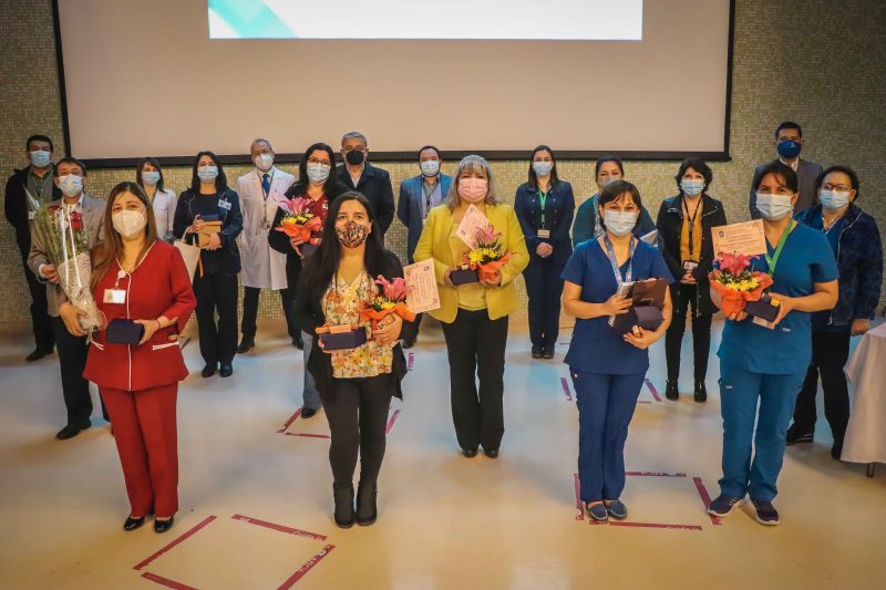 Hospital Regional reconoce a funcionarios por sus 30 años de trayectoria conmemorando nuevo aniversario