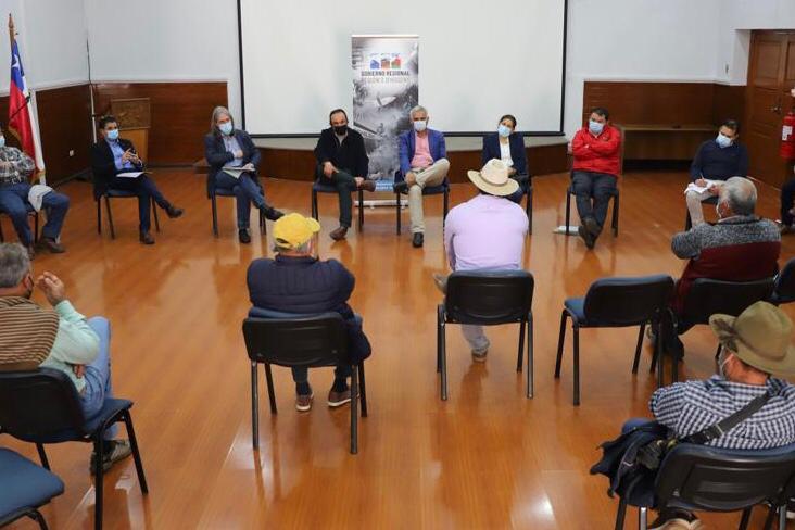 Realizan mesa de trabajo para asegurar agua para riego a pequeños y medianos agricultores