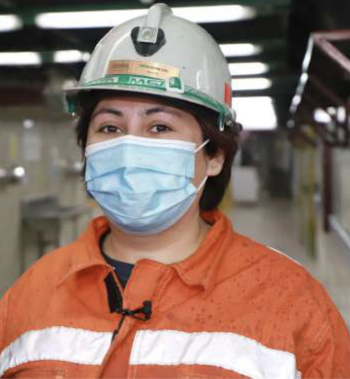 Chanconina es la primera mujer operadora de jumbos telecomandados en Latinoamérica