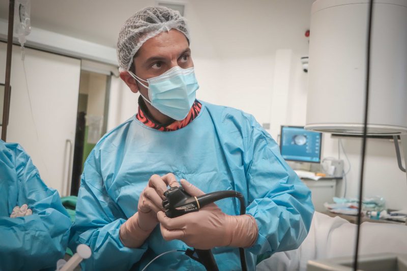 Médico del Hospital Regional recibe distinción internacional por innovación en cirugías endoscópicas