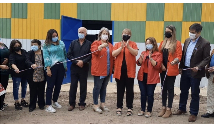 Vecinos de La Estrella reciben renovado estadio municipal La Aguada
