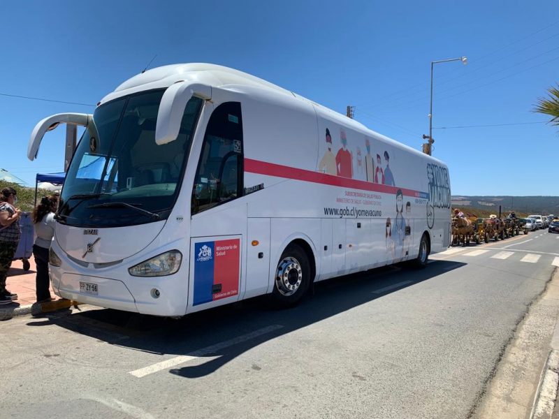 Bus de “Yo me vacuno” y toma de PCR llegó hasta Pichilemu