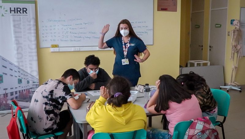 Alumnos iniciaron nuevo año escolar en Aula Hospitalaria del HRLBO