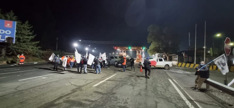 Trababajores del Cobre inician paro nacional por cierre de Ventanas