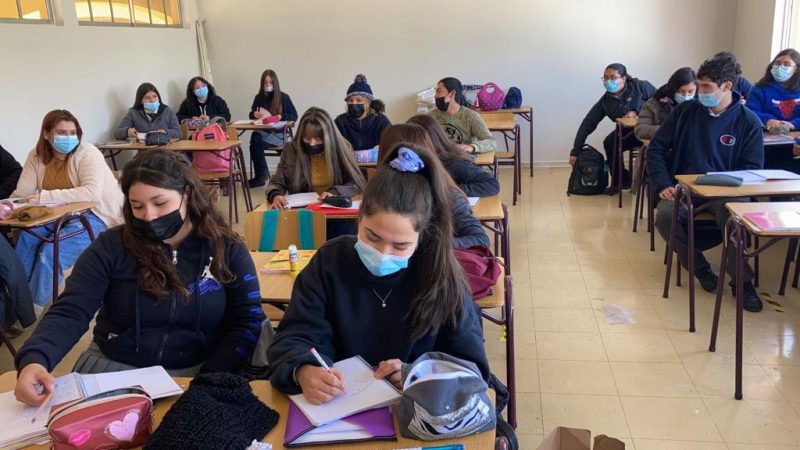 Gobierno adelanta vacaciones de invierno y aumenta una semana más el periodo de días libres