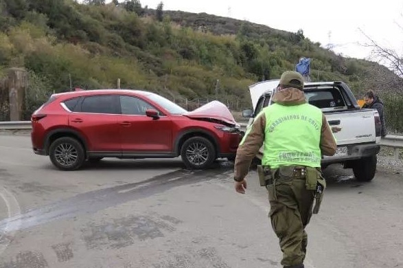 Accidente en camino a Chacayes involucra a dos vehículos