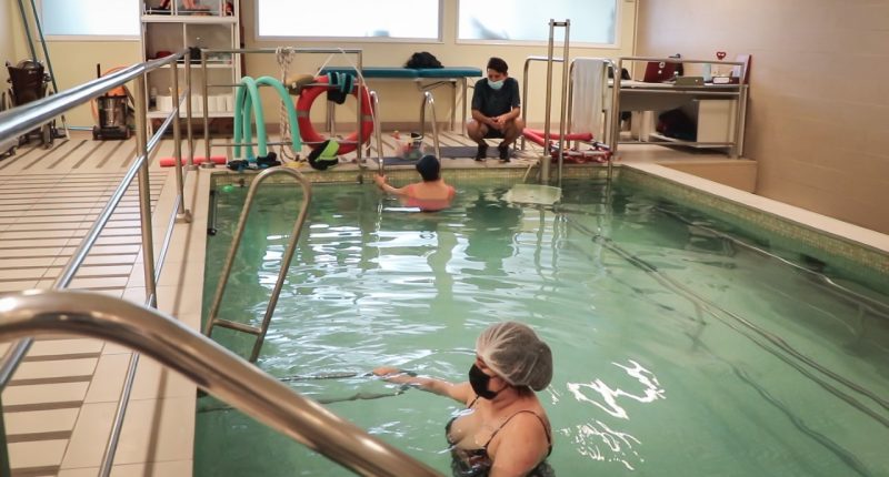 Los beneficios de tratamientos en piscina temperada del Hospital Regional
