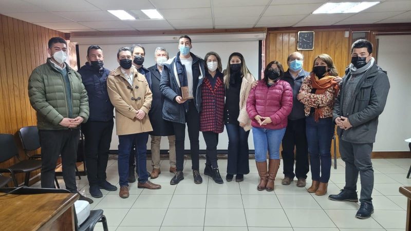 Joven deportista machalino recibe reconocimiento de parte del Alcalde y Concejo Municipal