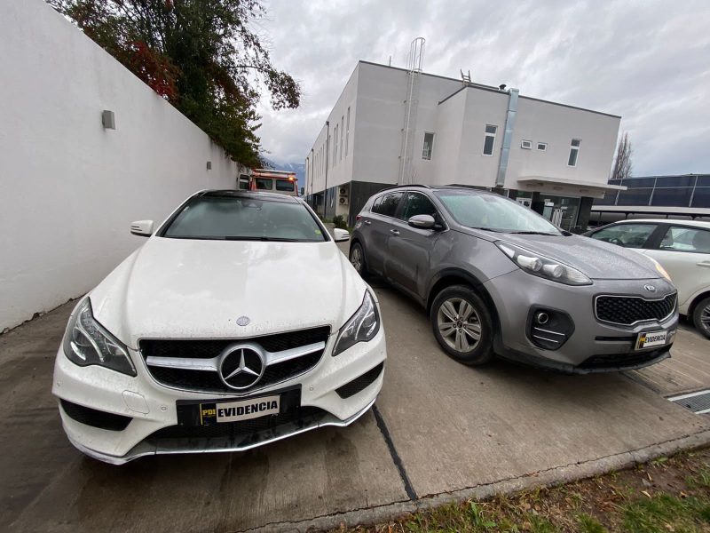 Autos robados en encerronas en Santiago fueron encontrados en taller en Doñihue