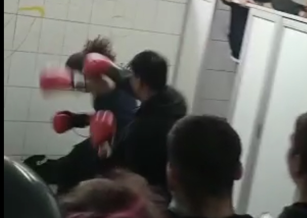 Filtran video de alumnos boxeando en toma del Liceo Oscar Castro de Rancagua