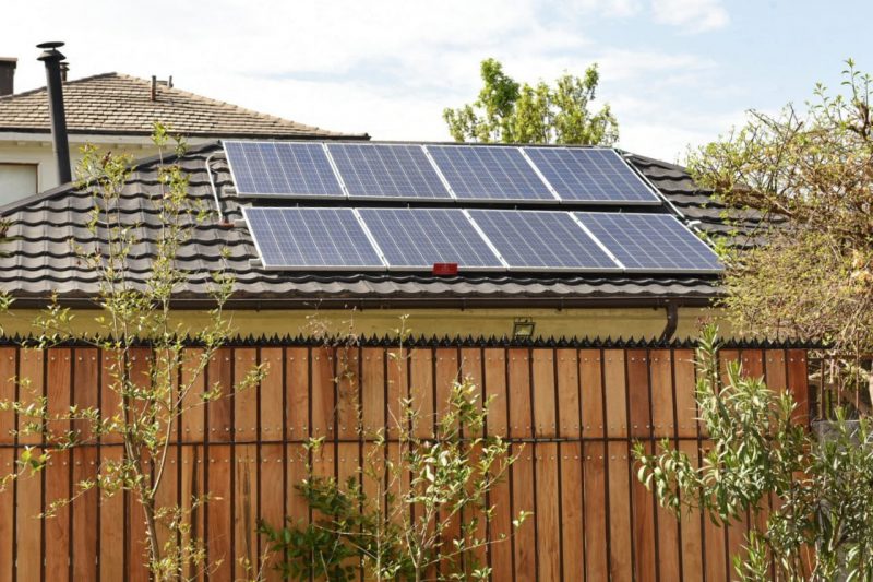 Adultos mayores podrán acceder a sistemas fotovoltaicos a través del Programa Casa Solar