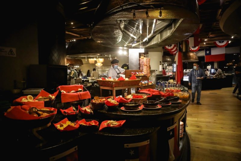 Monticello espera ‘el 18’ con exquisitos platos típicos en sus restaurantes y una gran cartelera de shows