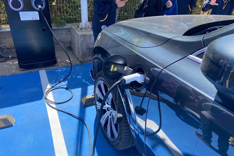 Inauguran primera electrolinera pública en Pichilemu
