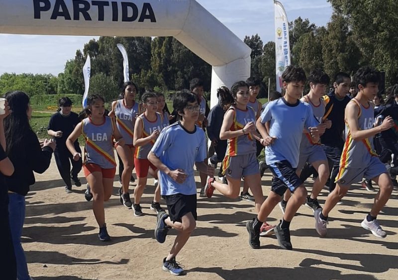 Escolares corren por una mejor salud mental