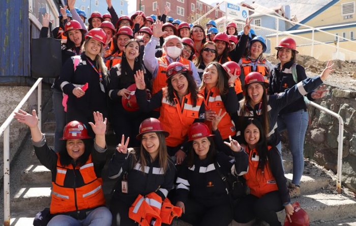 52 mujeres se incorporan a dotación de El Teniente