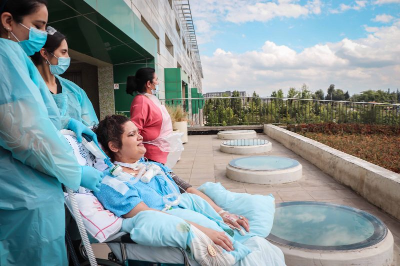 Jardines del Hospital Regional son usados en la estimulación terapeútica de los pacientes