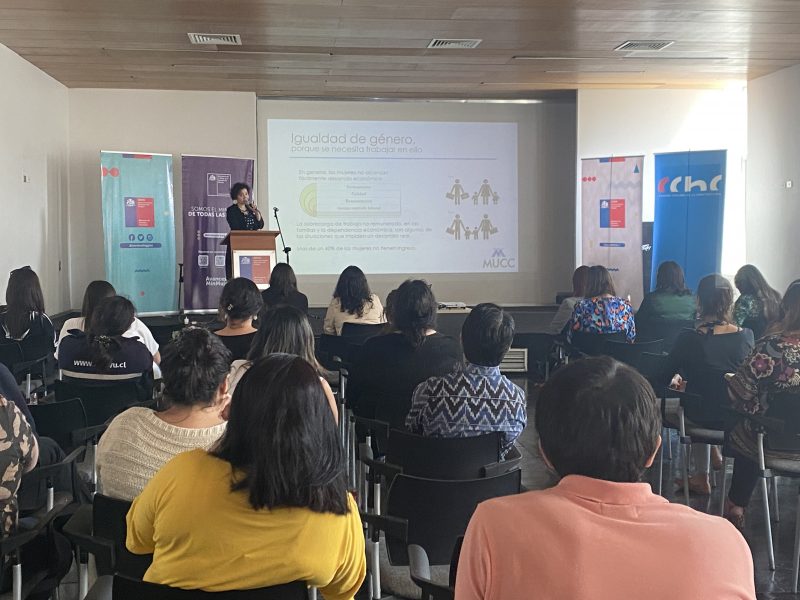 Seminario abordó barreras, brechas e inequidades entre hombres y mujeres en la construcción