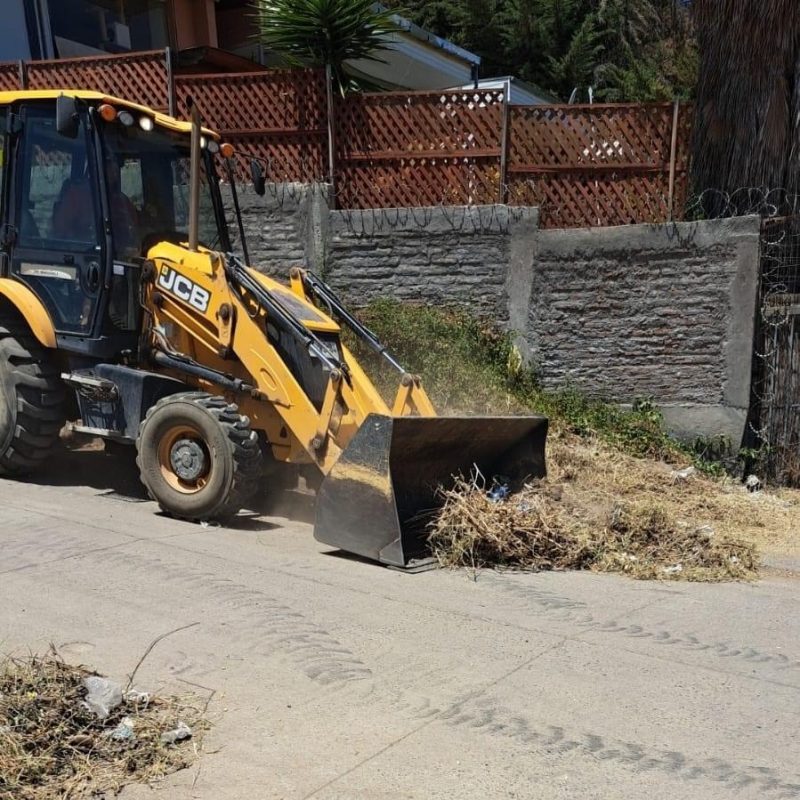 Realizan limpieza en camino Los Quilos