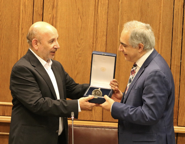 Senador Juan Luis Castro asume presidencia de la Comisión de Salud del Senado