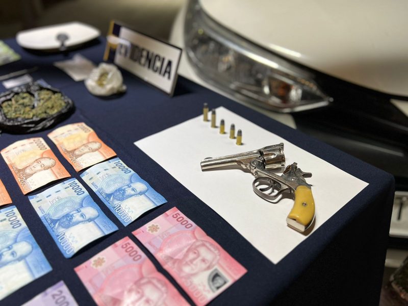 Tres detenidos en procedimiento antidrogas en Santa Cruz