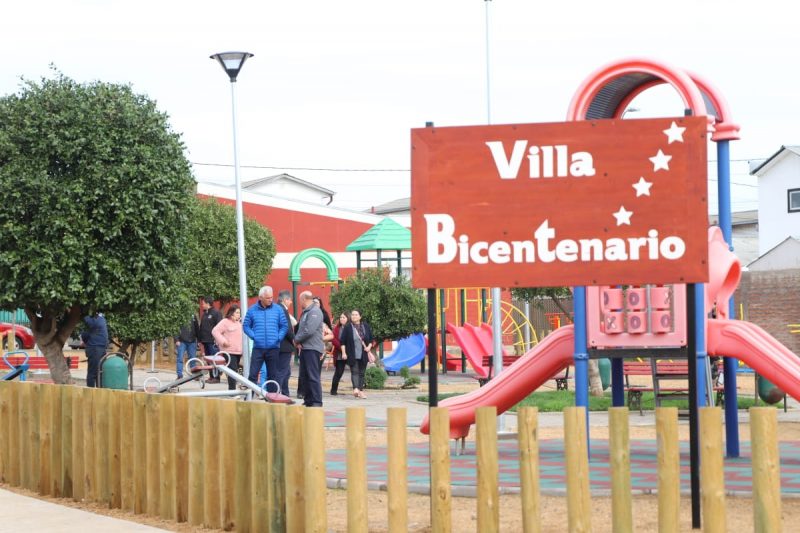 Vecinos de la Villa Bicentenario de Pichilemu mejoran su plaza con recursos aportados por el Gobierno Regional