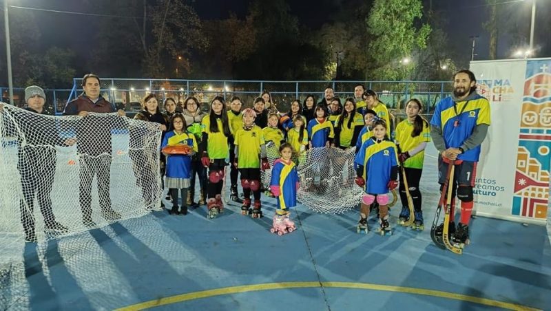 Entregan implementación deportiva a Taller Municipal de Hockey Patin