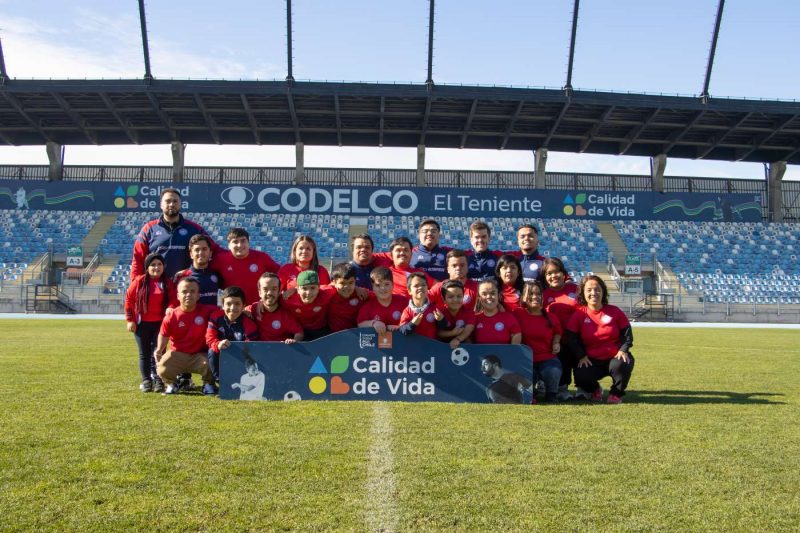 Selección Chilena de Fútbol de Talla Baja entrenó en estadio El Teniente