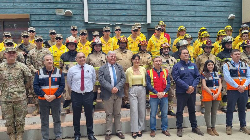 Subsecretaria Cardoch junto a autoridades regionales visitan instalaciones de Conaf para reforzar plan de prevención contra incendios forestales