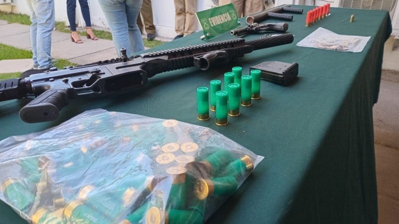 En masivos allanamientos en Rancagua y Graneros, Carabineros recupera armamento robado en armería de Machalí