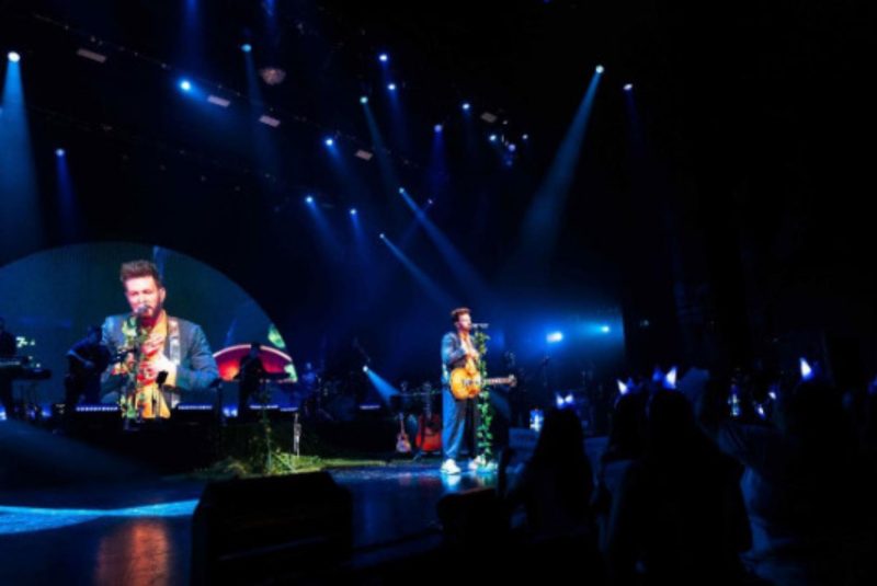 Axel llega este viernes a Gran Arena Monticello con destacados  cantantes chilenos.