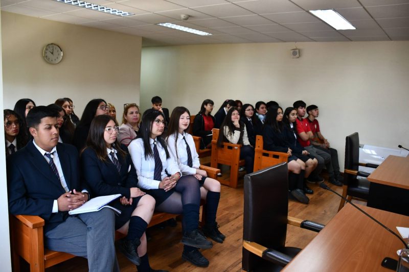 Justicia Abierta: Estudiantes de 4° medio del Colegio Niño Jesús de Praga visitan Corte de Rancagua y asisten a alegatos.