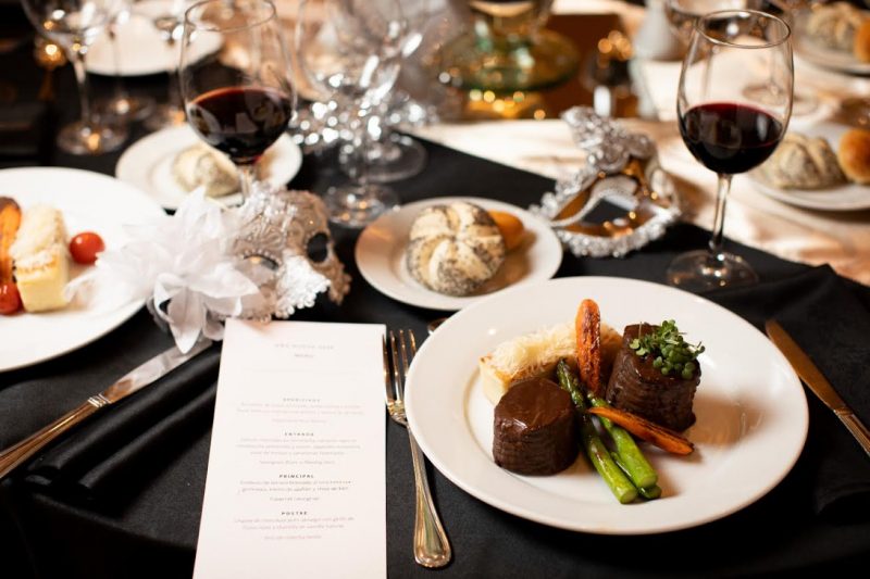 Monticello recibe el 2026 con una noche de brillo,  gastronomía y celebración