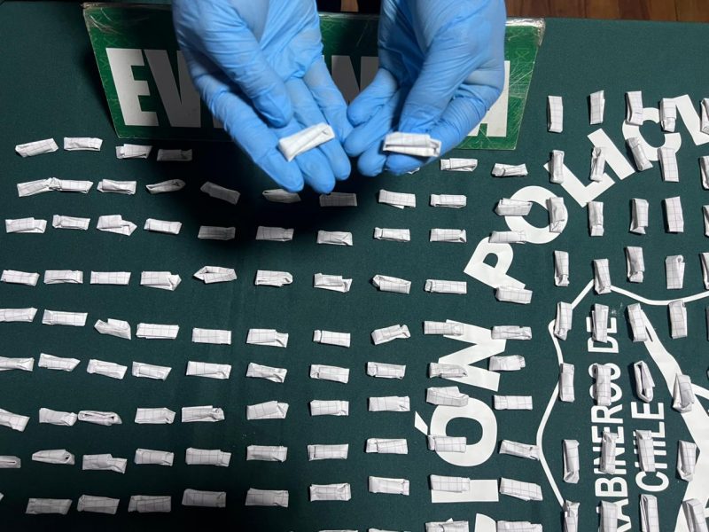 Carabineros detiene a dos sujetos que portaban pasta base dosificada lista para comercializar en Rancagua