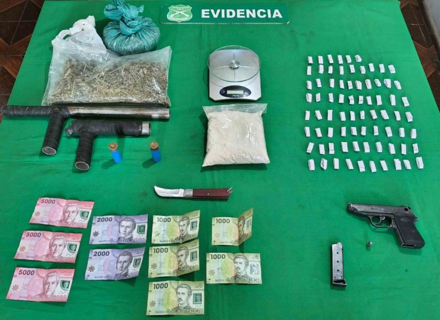 Carabineros detiene a sujeto que mantenía droga y armas en su domicilio, en Machali.