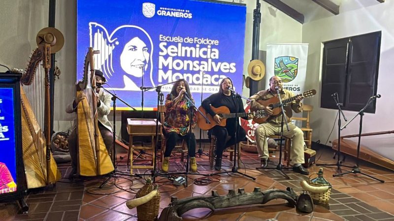 Graneros Inaugura Escuela Municipal de Folclore “Selmicia Monsalves Mondaca” homenajeando a profesora y cantautora local.