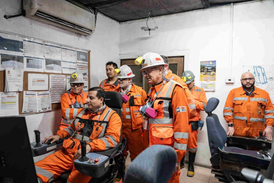 Bernardo Fontaine visita El Teniente en su primera salida a terreno, con foco en los  equipos y la seguridad