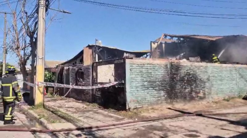 Rancagua: Incendio afecta dos inmuebles y deja una persona fallecida. Rancagua: Incendio afecta dos inmuebles y deja una persona fallecida.